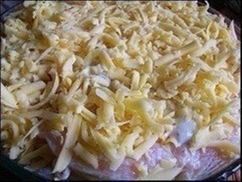 Картофельная запеканка с курицей и сыром (по-французски).