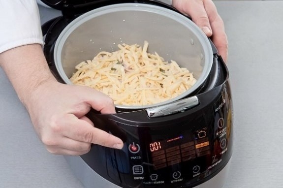 Картофельно-луковая запеканка в мультиварке Картофельно-луковая запеканка в мультиварке