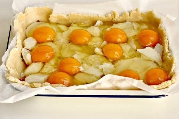 Пирог с картофелем, яйцами и ветчиной