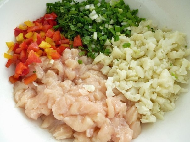 Куриные рубленые котлеты с цветной капустой и болгарским перцем Куриные рубленые котлеты с цветной капустой и болгарским перцем