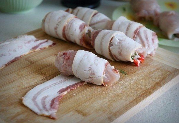 Куриные рулетики в беконе Куриные рулетики в беконе