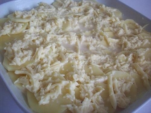 Запеченный под сыром картофель «Дофине» Запеченный под сыром картофель «Дофине»