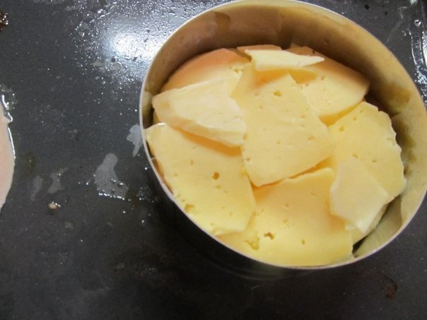 Курица с ананасом под сырной корочкой. Курица с ананасом под сырной корочкой.