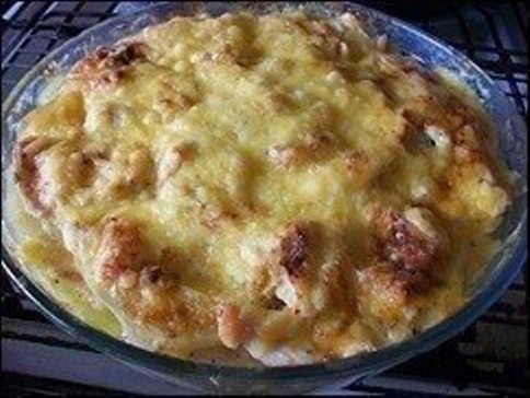 Картофельная запеканка с курицей и сыром (по-французски).