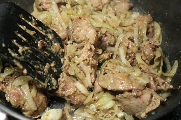 Куриная печень с луком Куриная печень с луком