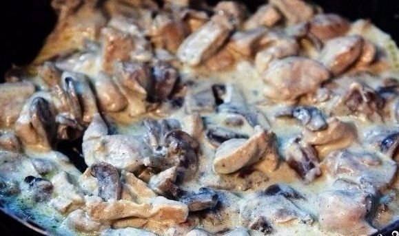 Курица с грибами в сливочном соусе Курица с грибами в сливочном соусе