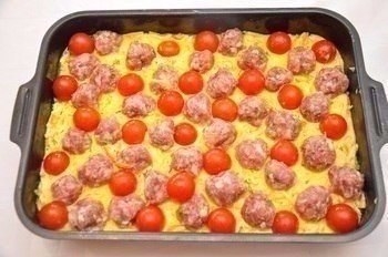 Картофельная запеканка с мясными шариками Картофельная запеканка с мясными шариками