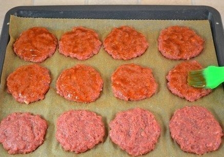 Котлеты в духовке с овощами и сыром. Котлеты в духовке с овощами и сыром.
