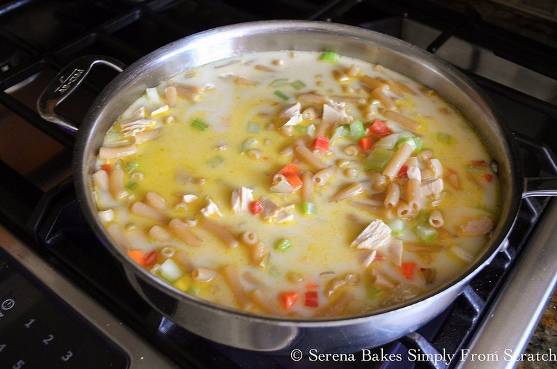 Макароны с тунцом и зеленым горошком Макароны с тунцом и зеленым горошком