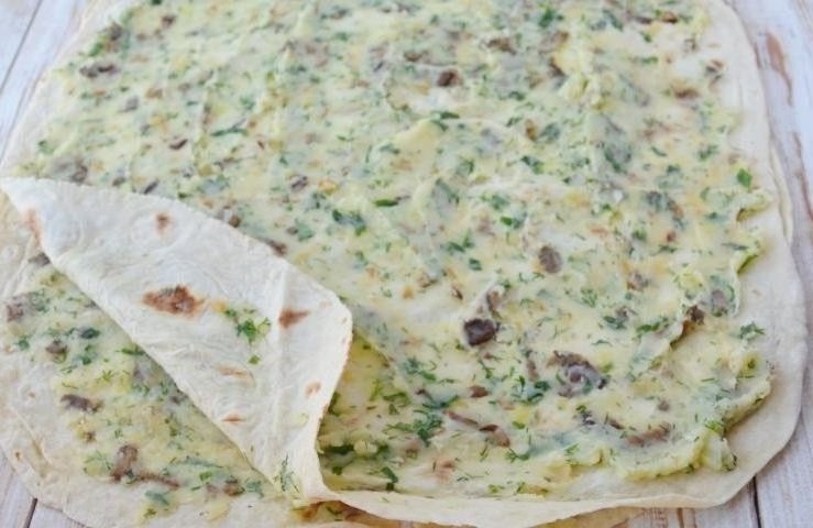 Рулетики из лаваша с картофелем, грибами и зеленью Рулетики из лаваша с картофелем, грибами и зеленью