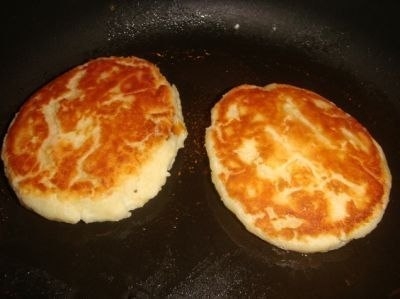 Сырники с вареной сгущенкой. Сырники с вареной сгущенкой.