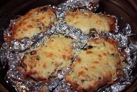 Мясо в фольге с грибами и помидорами Мясо в фольге с грибами и помидорами