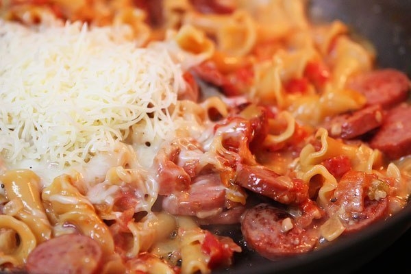 Паста с пряными колбасками Паста с пряными колбасками