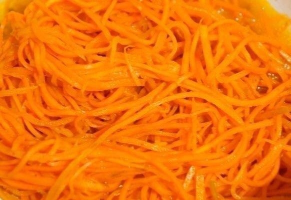 Салат с курицей и морковью по-корейски Салат с курицей и морковью по-корейски
