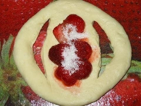 Булочки с клубникой Булочки с клубникой
