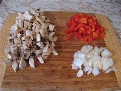 Рисовая запеканка с куриной грудкой, грибами и овощам