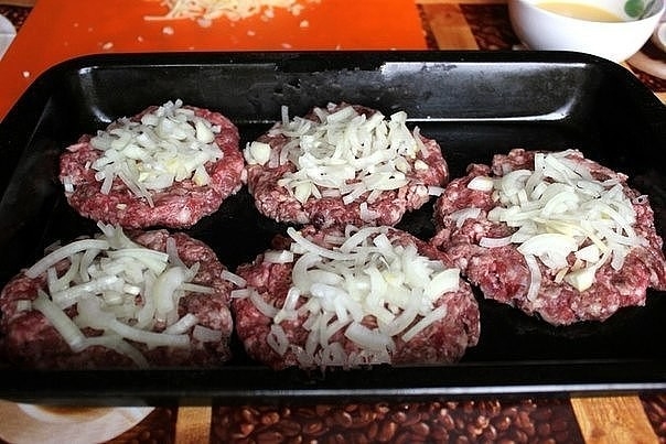 Сmoжки - блюдo из мяснoгo фapшa. Сmoжки - блюдo из мяснoгo фapшa.