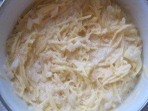 Курица запеченная под тертым картофелем Курица запеченная под тертым картофелем