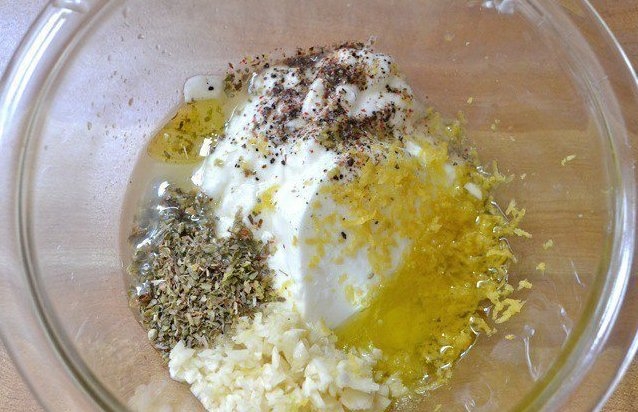 Курица в сметанном маринаде Курица в сметанном маринаде