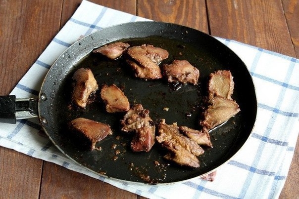 Салат с куриной печенью и мандаринами Салат с куриной печенью и мандаринами