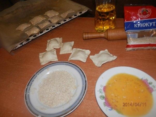 Вкусняшки с сыром и колбасой. Вкусняшки с сыром и колбасой.
