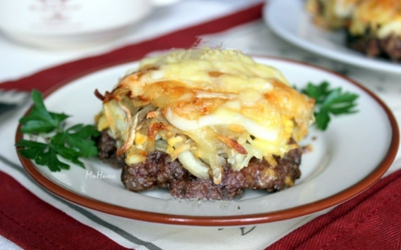 Стожки - блюдо из мясного фарша. Стожки - блюдо из мясного фарша.