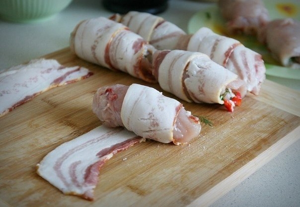 Куриные рулетики в беконе: просто и очень вкусно! Куриные рулетики в беконе: просто и очень вкусно!
