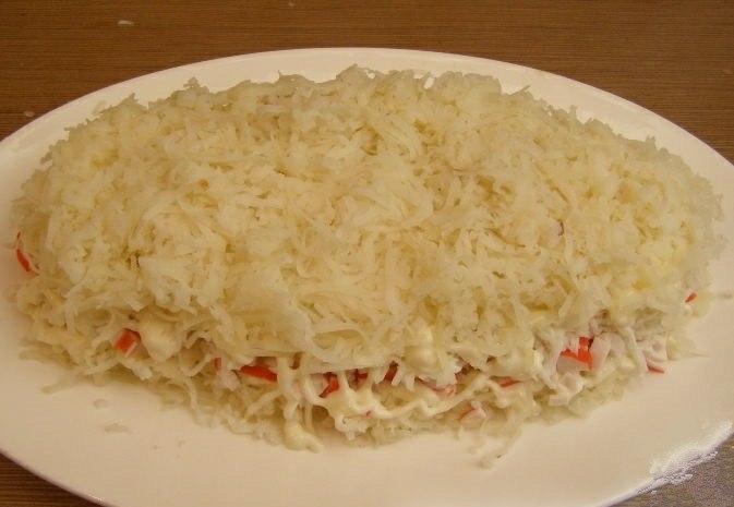 Крабовый слоеный салат. Крабовый слоеный салат.