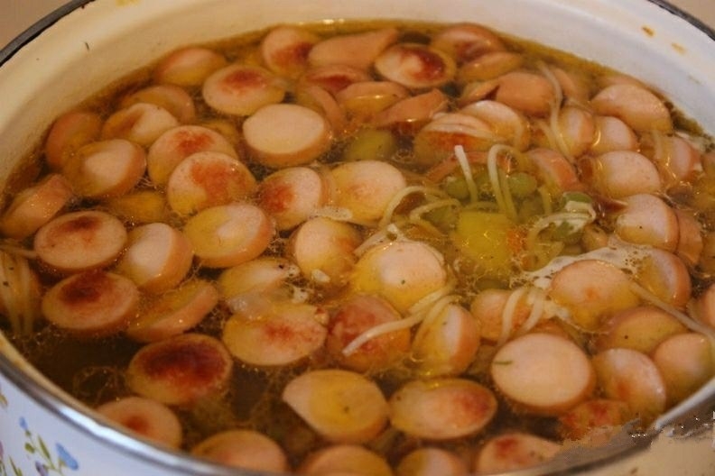 Быстрый суп с сосисками. Быстрый суп с сосисками.