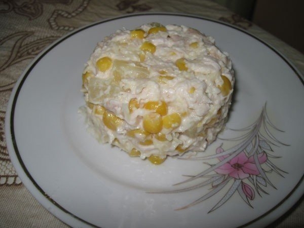 Салат из курицы с ананасами и кукурузой Салат из курицы с ананасами и кукурузой