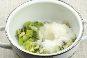 Йогуртовый низкокалорийный торт с киви и бананом Йогуртовый низкокалорийный торт с киви и бананом