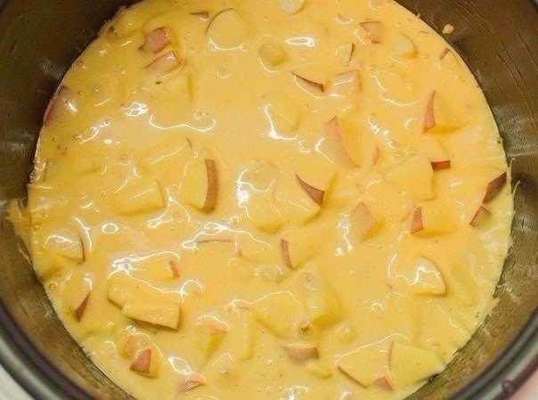 Пышная шарлотка с яблоками в мультиварке. Пышная шарлотка с яблоками в мультиварке.