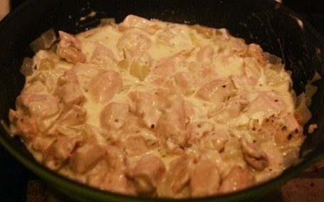 Курица тушеная в сметане Курица тушеная в сметане