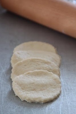 Булочки медовые в форме розочки Булочки медовые в форме розочки