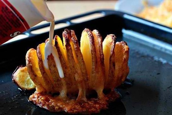 Запеченый картофель с сыром. Запеченый картофель с сыром.