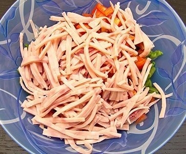 Салат с ветчиной и стручковой фасолью Салат с ветчиной и стручковой фасолью