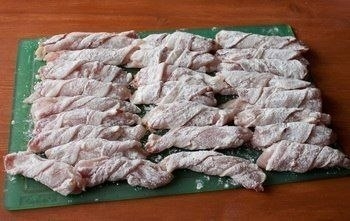 Куриное филе в беконе и сухарях Куриное филе в беконе и сухарях