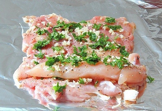 Лёгкий, нежный, аппетитный! Почти диетический, паровой куриный рулет. Лёгкий, нежный, аппетитный! Почти диетический, паровой куриный рулет.