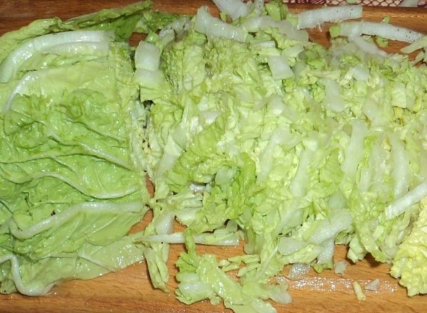 Салат с пекинской капустой и крабовыми палочками Салат с пекинской капустой и крабовыми палочками