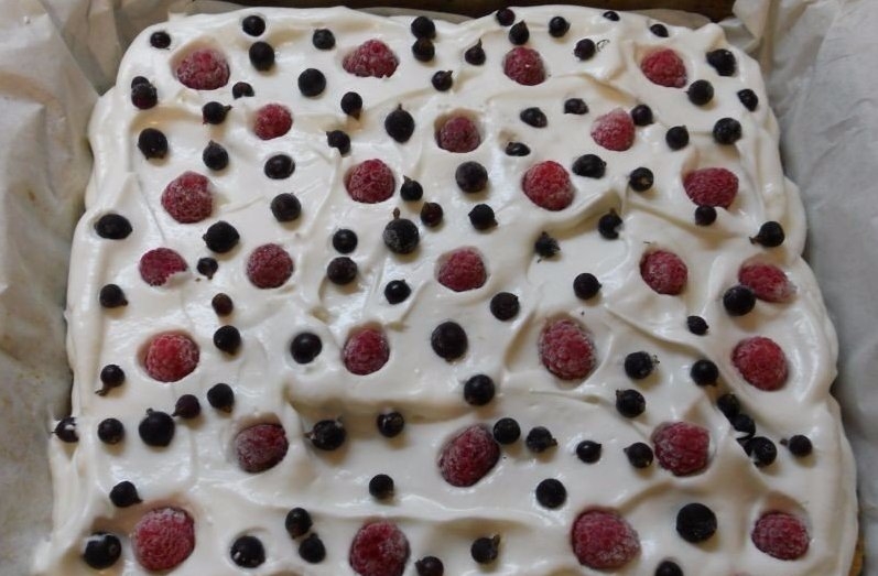 Песочный пирог с ягодами.