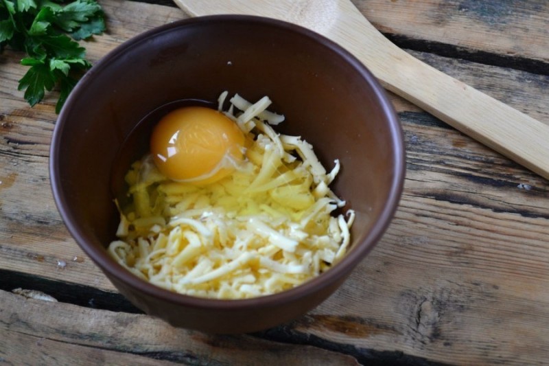 Запеканка из тертого картофеля с сыром и чесноком Запеканка из тертого картофеля с сыром и чесноком