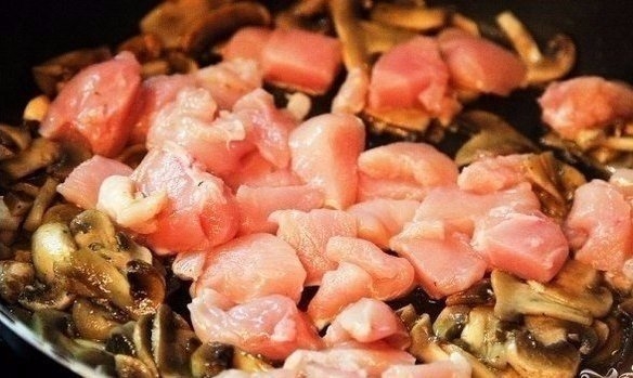 Курица с грибами в сливочном соусе Курица с грибами в сливочном соусе