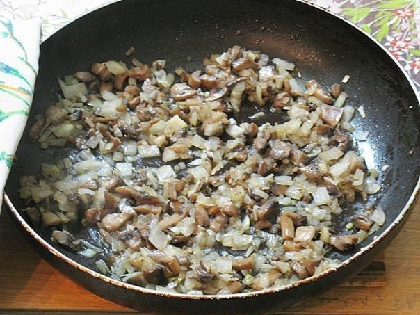 Жюльен с курицей и грибами. Жюльен с курицей и грибами.