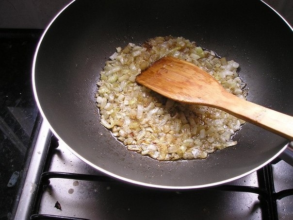 Мясо запеченное с консервированными грибами