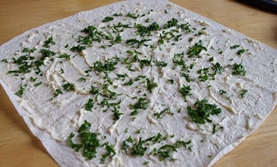 Рулет из лаваша с крабовыми палочками и маринованными грибами Рулет из лаваша с крабовыми палочками и маринованными грибами