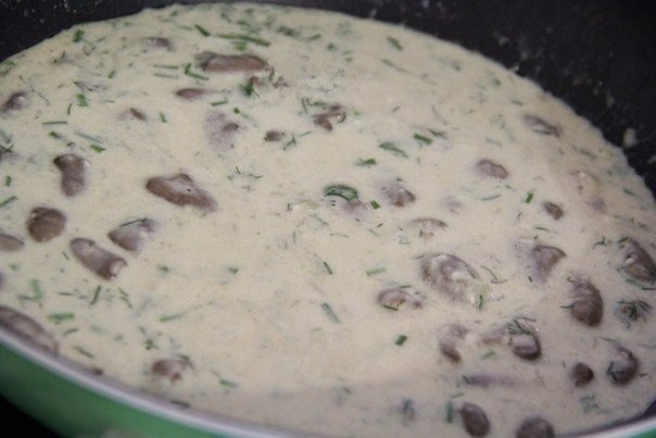 Куриные сердечки в сырном соусе Куриные сердечки в сырном соусе