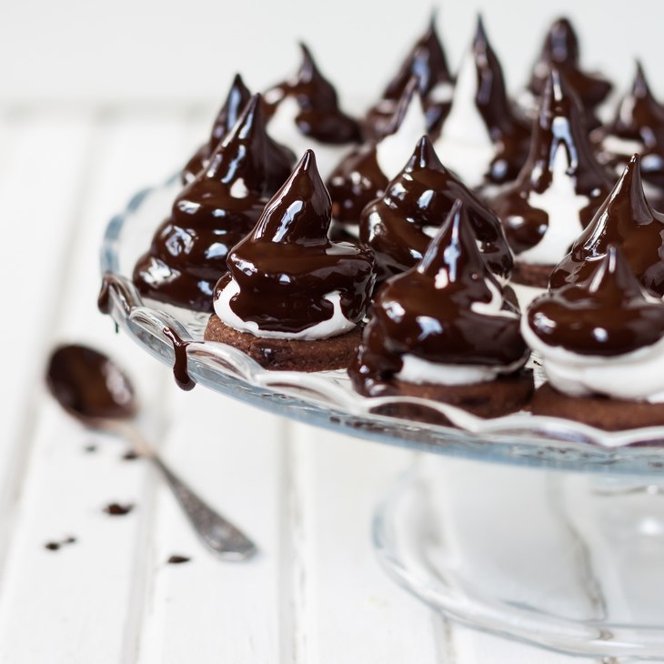 Шоколадно-меренговые пирожные
