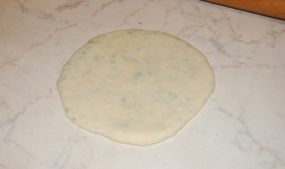 Хычины с сыром и зеленью, и еще с картошкой и зеленью Хычины с сыром и зеленью, и еще с картошкой и зеленью