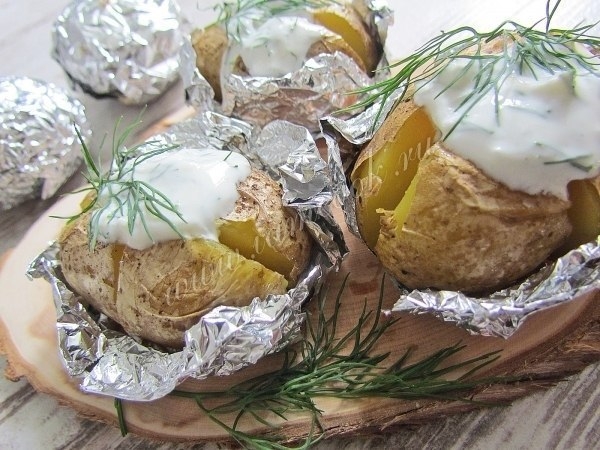 Картофель, запеченный в мультиварке Картофель, запеченный в мультиварке
