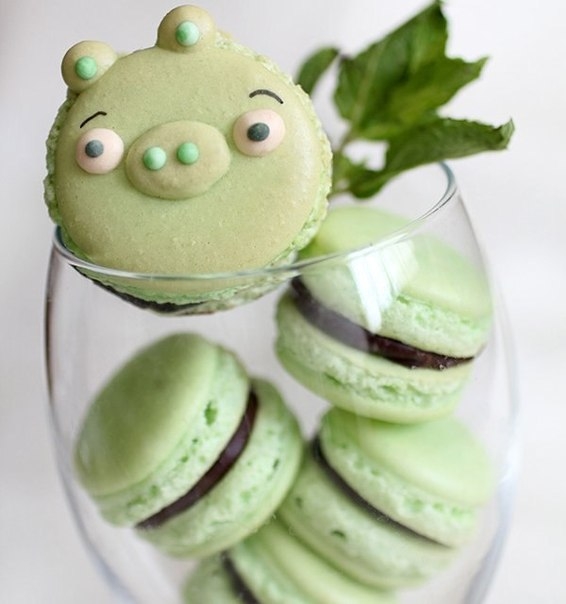 Зелёные Macarons по мотивам Angry Birds